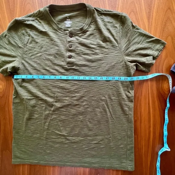 Like new. Set of 2 Sonoma Heathered Olive green & Grey 3 Button Henley- Men's L - Picture 5 of 11